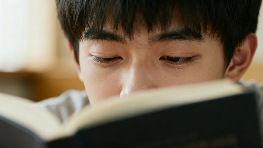 Amazing! Your Eyes Have a Built-in Windshield Wiper System